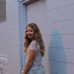 Meet your Posher, Chloe